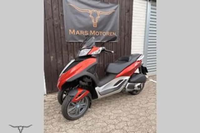 Piaggio MP3 300 (2012) thumbnail 2