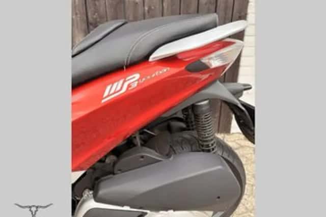 Piaggio MP3 300 (2012) thumbnail 3