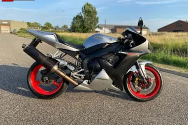 Yamaha YZF-R1 (2003) thumbnail 2