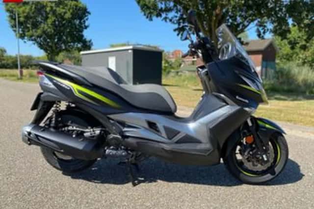 Kawasaki J300 Special Edition (2018) thumbnail 2