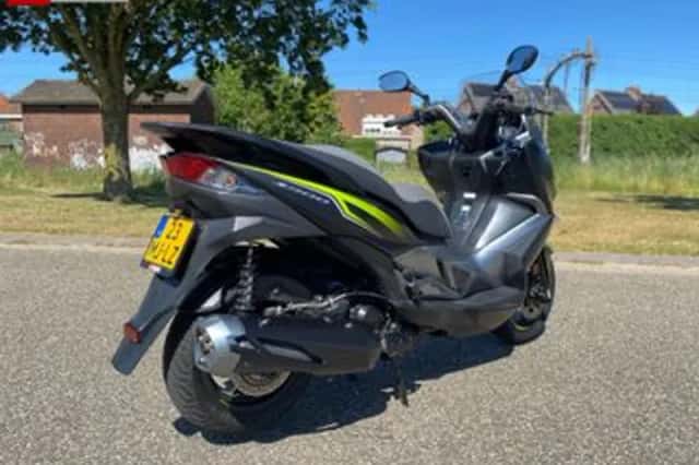 Kawasaki J300 Special Edition (2018) thumbnail 4