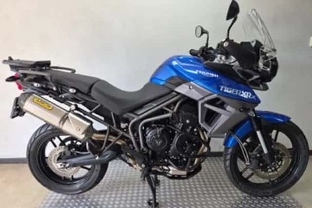 Triumph Tiger 800 XRX (2016) thumbnail 1