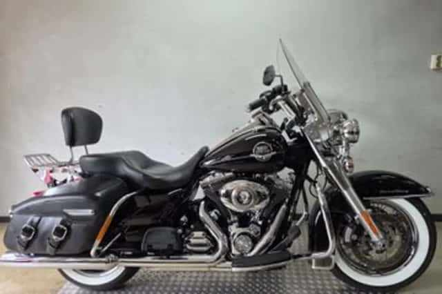 Harley-Davidson Road King Classic (2010) thumbnail 1