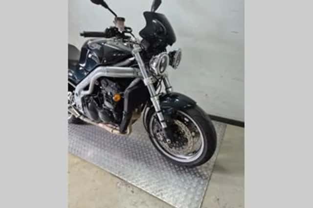 Triumph Speed Triple (2000) thumbnail 2
