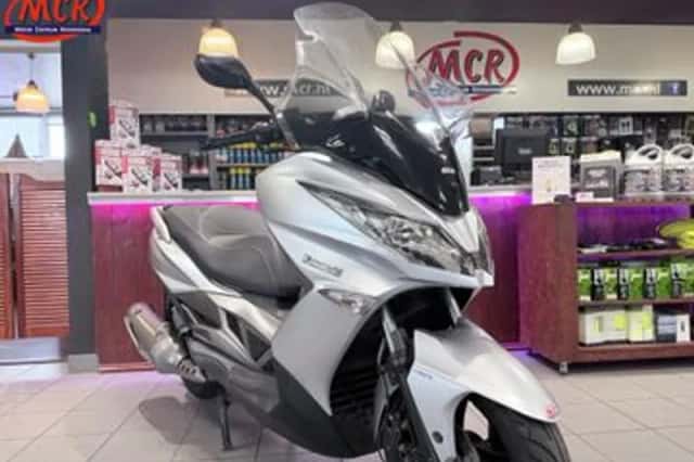Kawasaki J 300 (2014) thumbnail 1