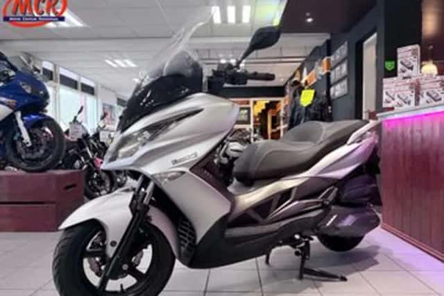 Kawasaki J 300 (2014) thumbnail 3