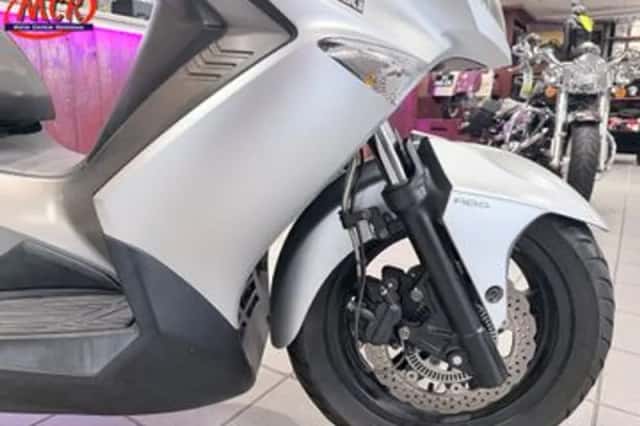 Kawasaki J 300 (2014) thumbnail 4