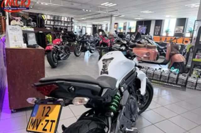 Kawasaki Er-6n (2015) thumbnail 2