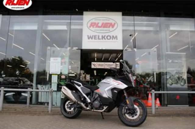 KTM 1290 SUPER ADVENTURE S (2024) thumbnail 2