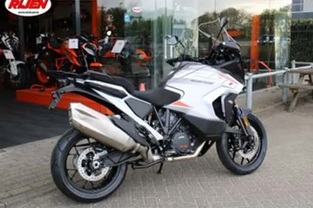 KTM 1290 SUPER ADVENTURE S (2024) thumbnail 4