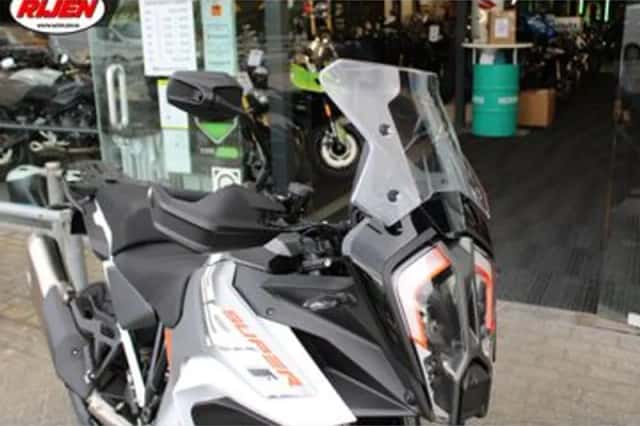 KTM 1290 SUPER ADVENTURE S (2024) thumbnail 6