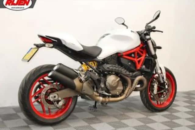 DUCATI MONSTER 821 (2016) thumbnail 4