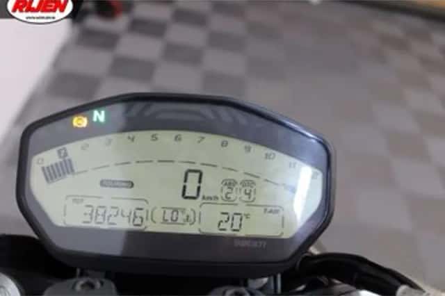 DUCATI MONSTER 821 (2016) thumbnail 5