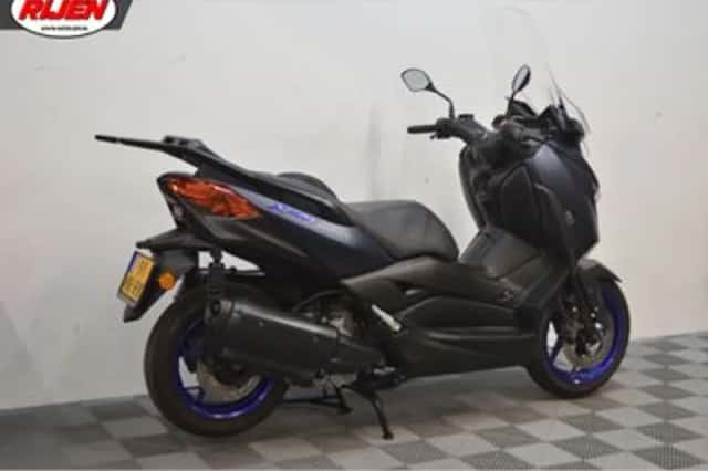 Yamaha Xmax 300 Tech MAX (2022) thumbnail 4