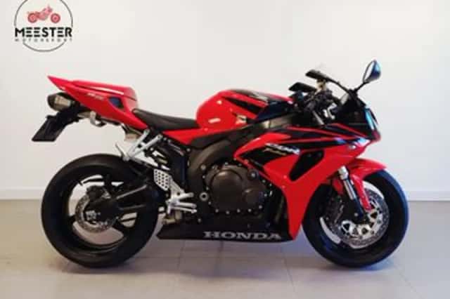 Honda CBR 1000 RR Fireblade (2006) thumbnail 1
