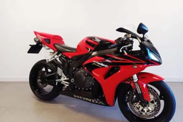 Honda CBR 1000 RR Fireblade (2006) thumbnail 2