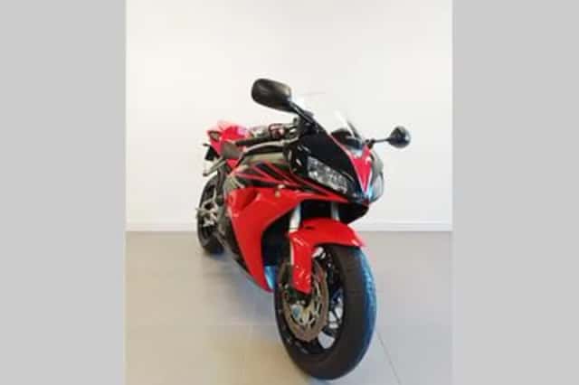 Honda CBR 1000 RR Fireblade (2006) thumbnail 4