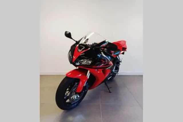Honda CBR 1000 RR Fireblade (2006) thumbnail 5