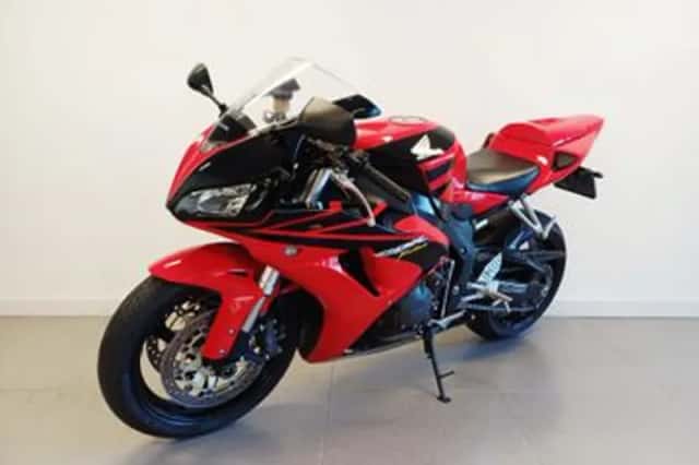 Honda CBR 1000 RR Fireblade (2006) thumbnail 6