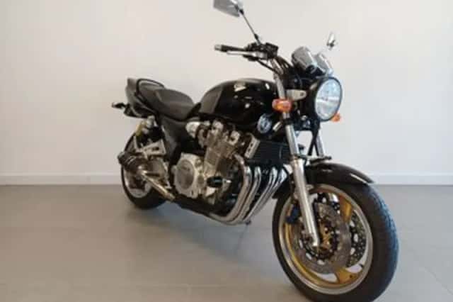 Yamaha XJR 1300 (2000) thumbnail 3