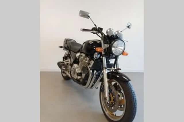 Yamaha XJR 1300 (2000) thumbnail 4