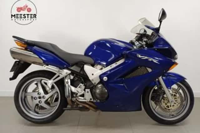 Honda VFR 800 FI (2004) thumbnail 1