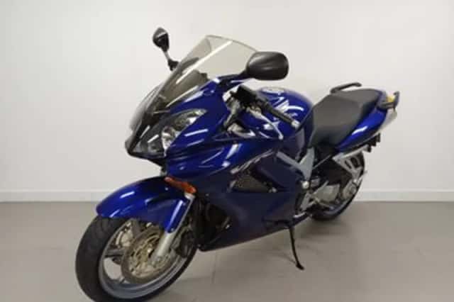 Honda VFR 800 FI (2004) thumbnail 5