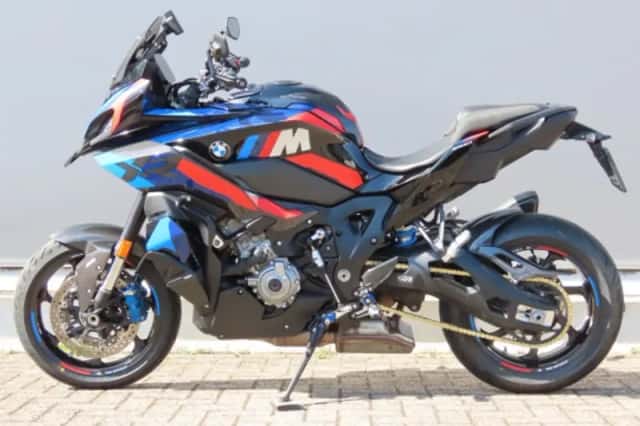 BMW M 1000 XR (2025) thumbnail 1