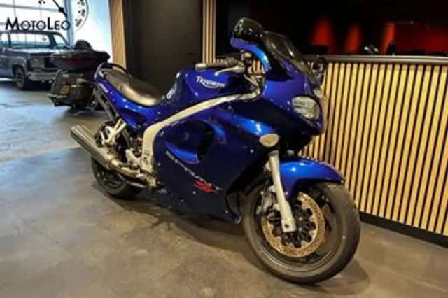 Triumph Sprint ST 955 I (2002) thumbnail 3