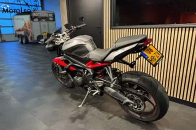 Triumph Street Triple R (2013) thumbnail 5
