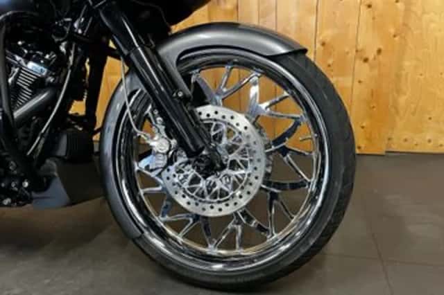 Harley-Davidson Road Glide Custom (2020) thumbnail 3