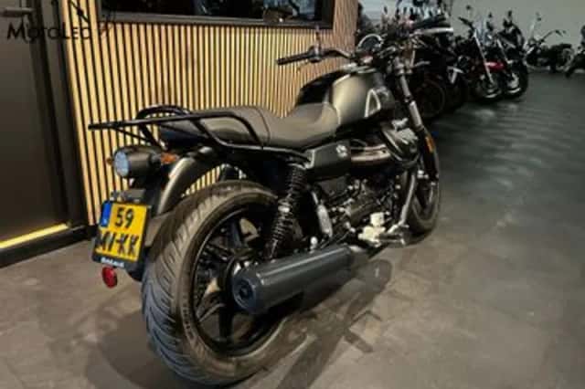 Moto Guzzi V7 III Stone (2024) thumbnail 5