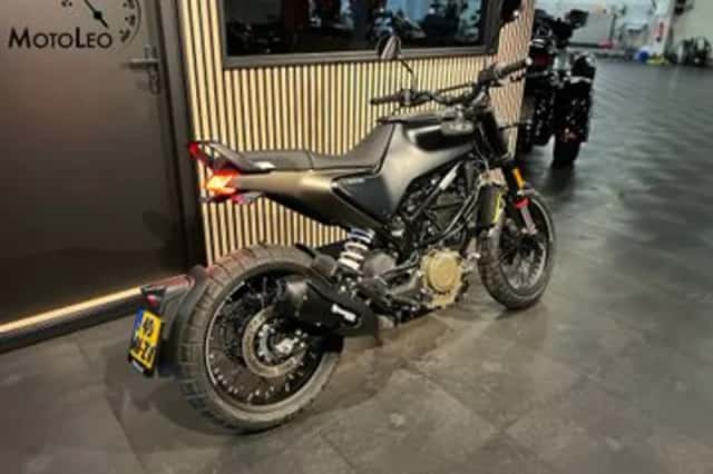 Husqvarna Svartpilen 401 (2024) thumbnail 3