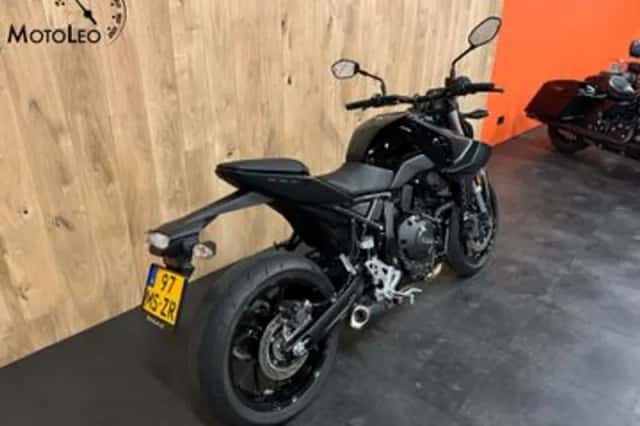 Suzuki GSX-8S (2023) thumbnail 2