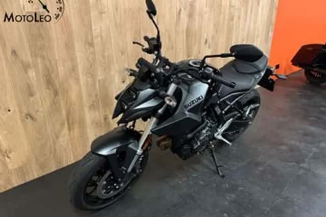 Suzuki GSX-8S (2023) thumbnail 3
