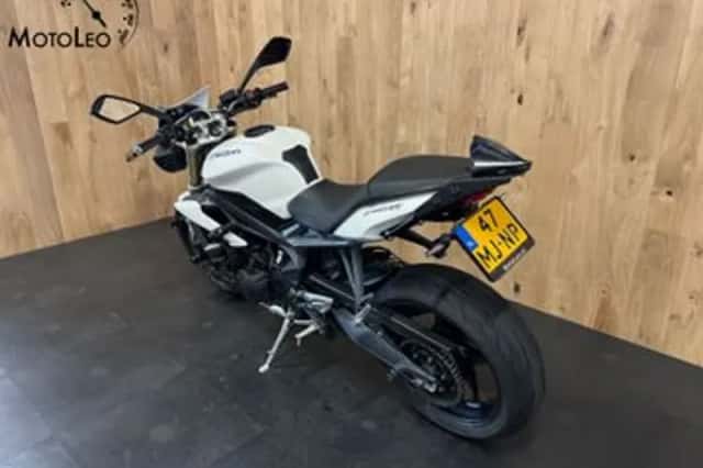 Triumph Street Triple 675 (2013) thumbnail 6