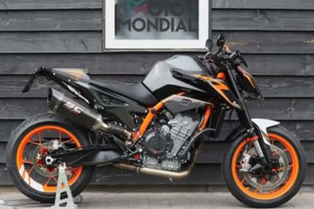 KTM 890 DUKE R (2021) thumbnail 1