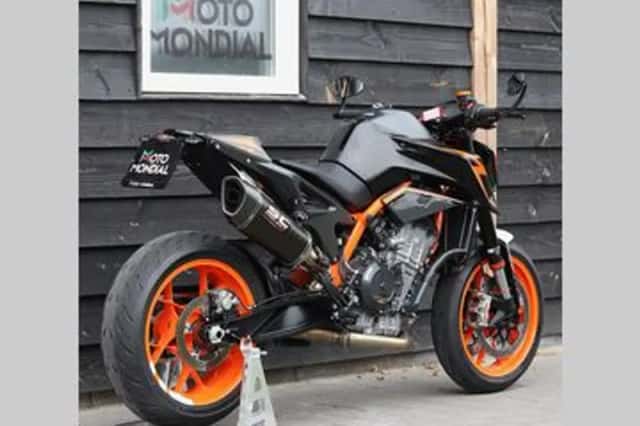 KTM 890 DUKE R (2021) thumbnail 2
