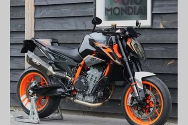 KTM 890 DUKE R (2021) thumbnail 3