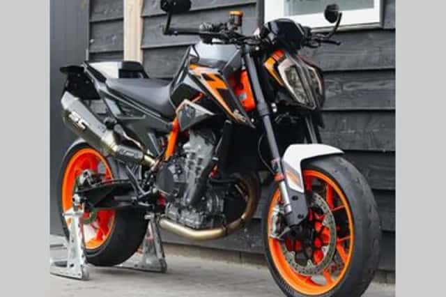KTM 890 DUKE R (2021) thumbnail 4