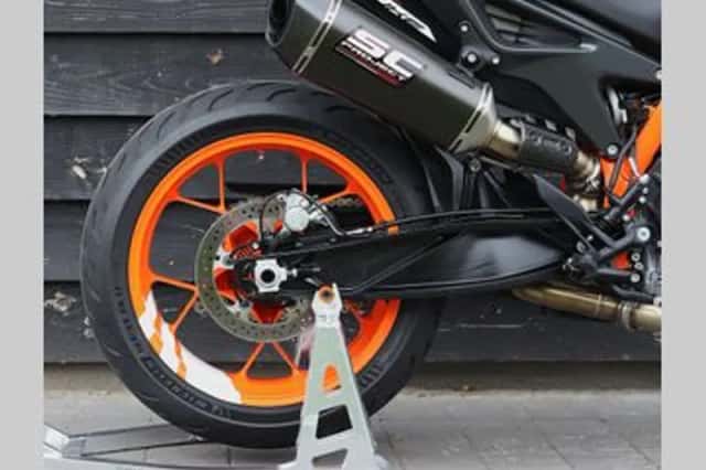 KTM 890 DUKE R (2021) thumbnail 6