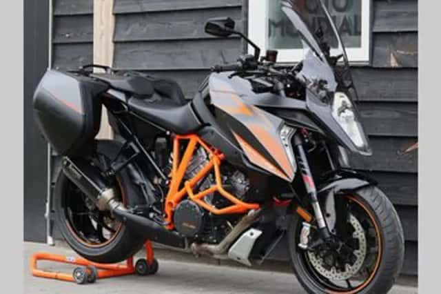 KTM 1290 SUPER DUKE GT (2018) thumbnail 3