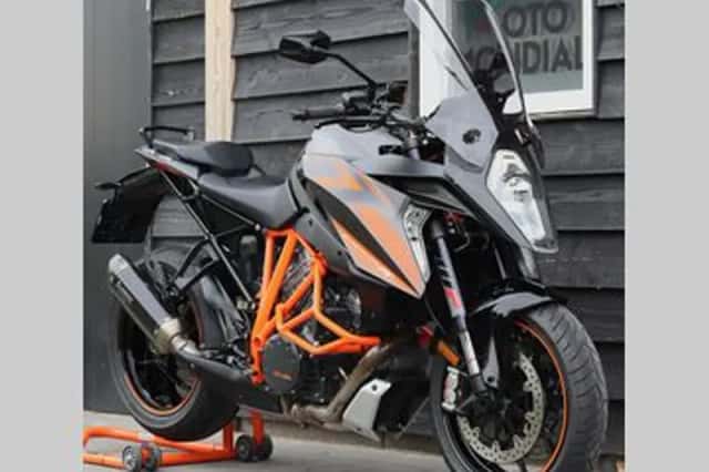 KTM 1290 SUPER DUKE GT (2018) thumbnail 4