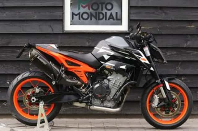 KTM 890 DUKE GP (2024) thumbnail 1