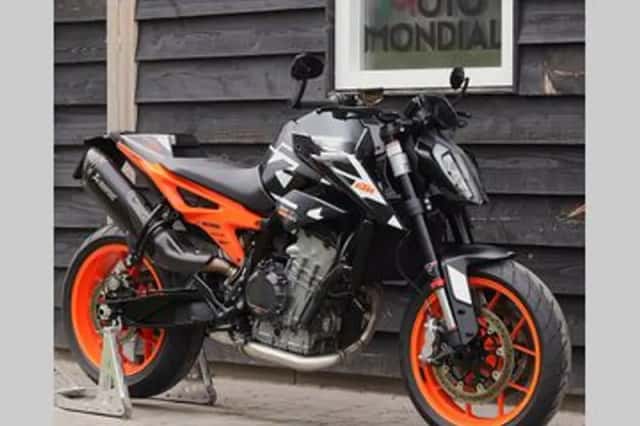 KTM 890 DUKE GP (2024) thumbnail 3