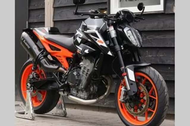 KTM 890 DUKE GP (2024) thumbnail 4