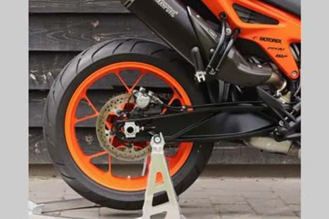 KTM 890 DUKE GP (2024) thumbnail 6