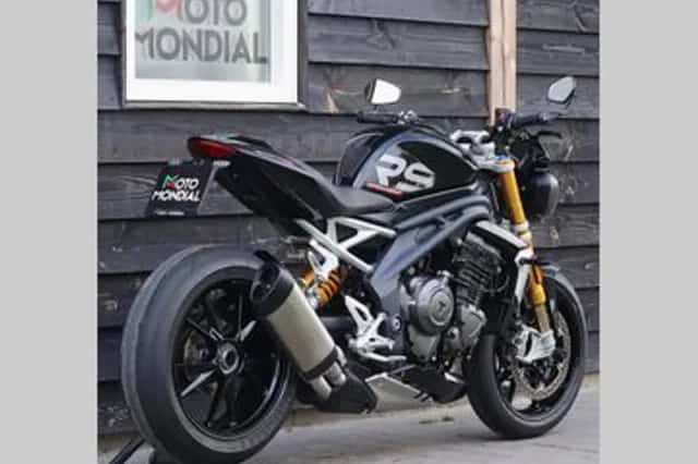 TRIUMPH SPEED TRIPLE 1200 RS (2022) thumbnail 2