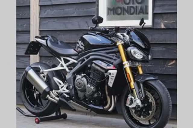 TRIUMPH SPEED TRIPLE 1200 RS (2022) thumbnail 3