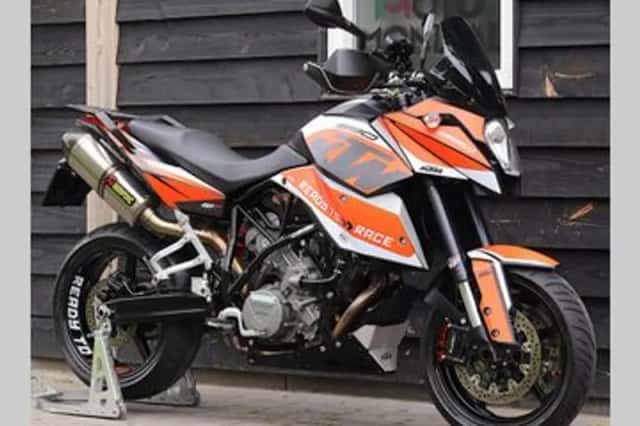 KTM 990 SUPERMOTO T (2009) thumbnail 3